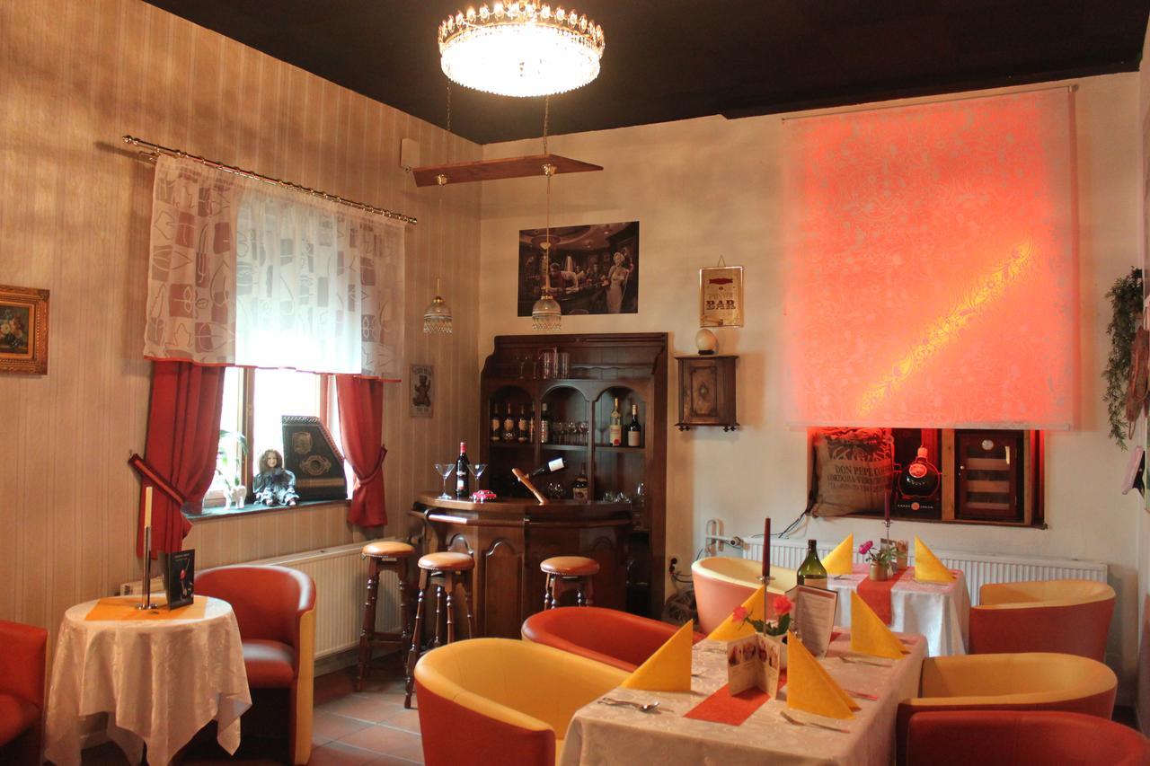 Pension Und Restaurant Die Burg Ehrenfriedersdorf Экстерьер фото
